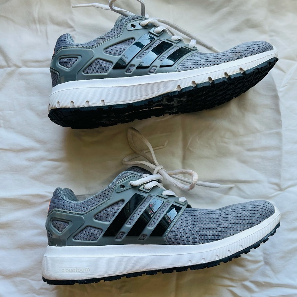 Athletic shoes